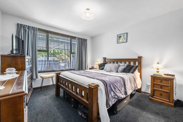 Photo of property in 15 Resolution Place, Bryndwr, Christchurch, 8053