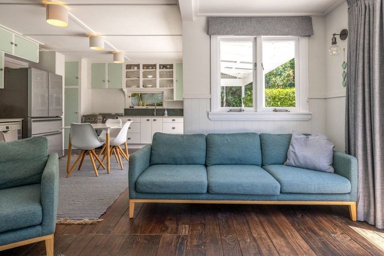 Photo of property in 70 Queens Drive, Oneroa, Waiheke Island, 1081