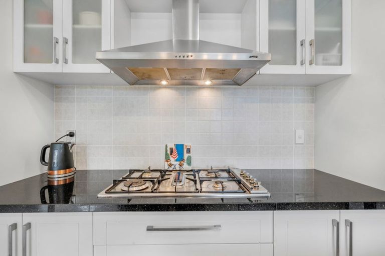 Photo of property in 16 Leafield Crescent, Henderson, Auckland, 0612