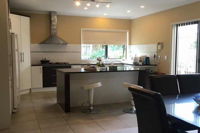 Photo of property in 6 Parkvale Grove, Te Atatu Peninsula, Auckland, 0610