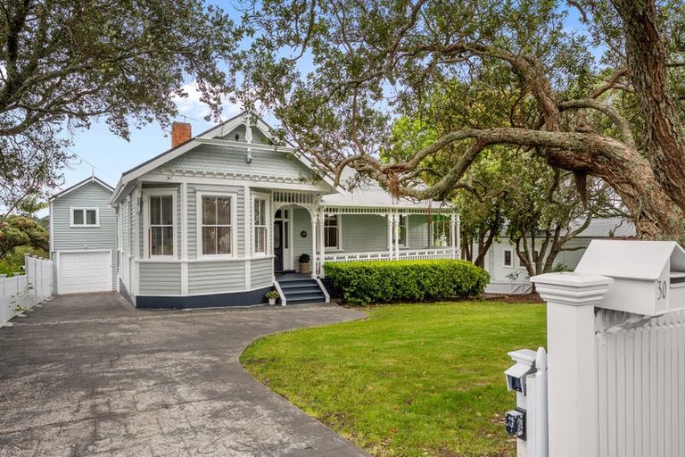 Photo of property in 30 Maritime Terrace, Birkenhead, Auckland, 0626