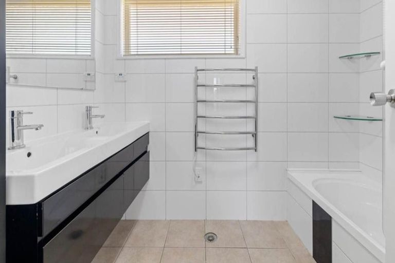 Photo of property in 355 Pakuranga Road, Pakuranga Heights, Auckland, 2010