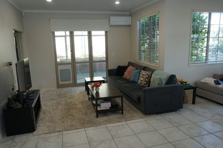 Photo of property in 24 Leburn Crescent, Flat Bush, Auckland, 2016