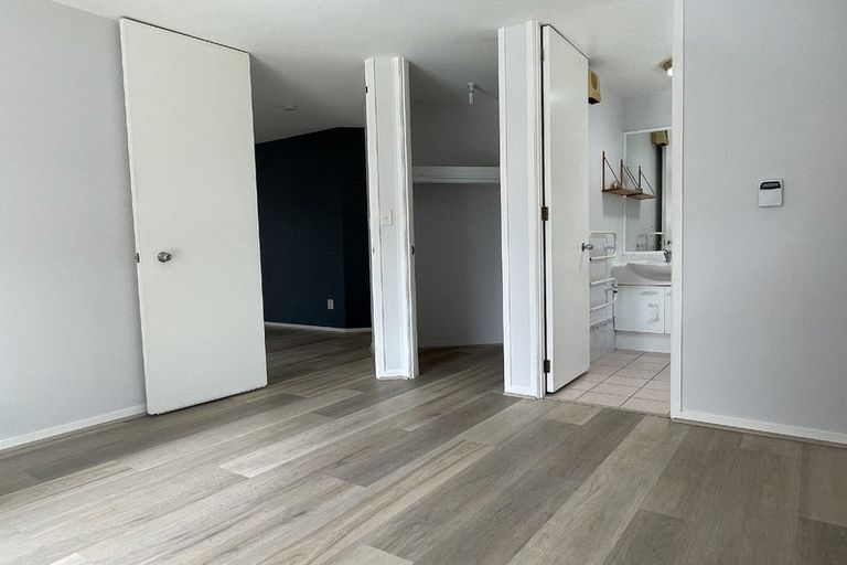 Photo of property in 97 Caribbean Drive, Unsworth Heights, Auckland, 0632