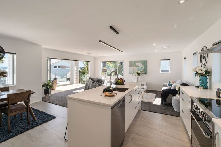 Photo of property in 31a Dawnhaven Drive, Te Atatu Peninsula, Auckland, 0610