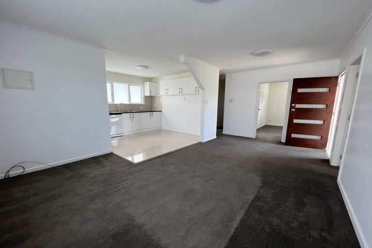 Photo of property in 4 Vanguard Road, Kelston, Auckland, 0602