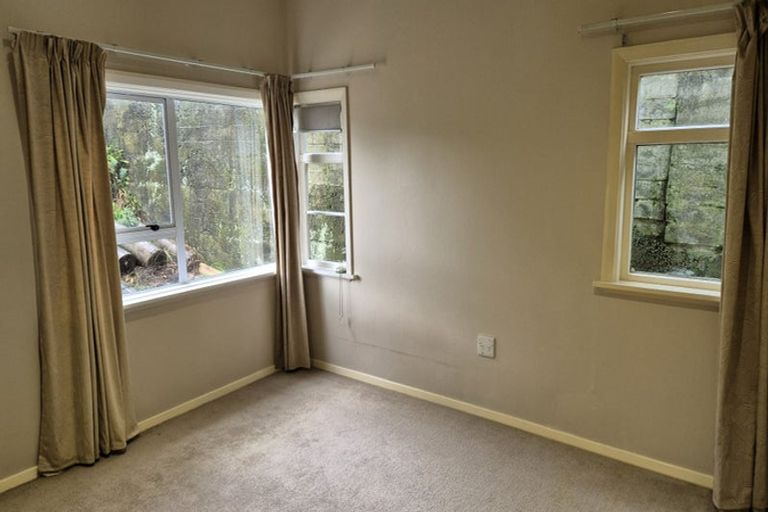 Photo of property in 22 Hampton Hill Road, Tawa, Wellington, 5028
