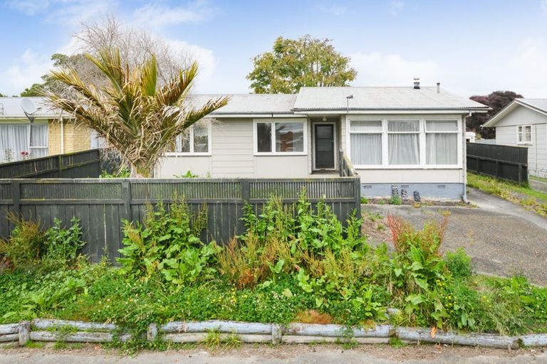 Photo of property in 52 Halswell Crescent, Westbrook, Palmerston North, 4412