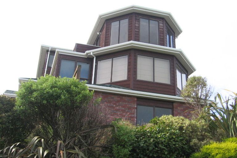 Photo of property in 3 Paratu Way, Strathmore Park, Wellington, 6022