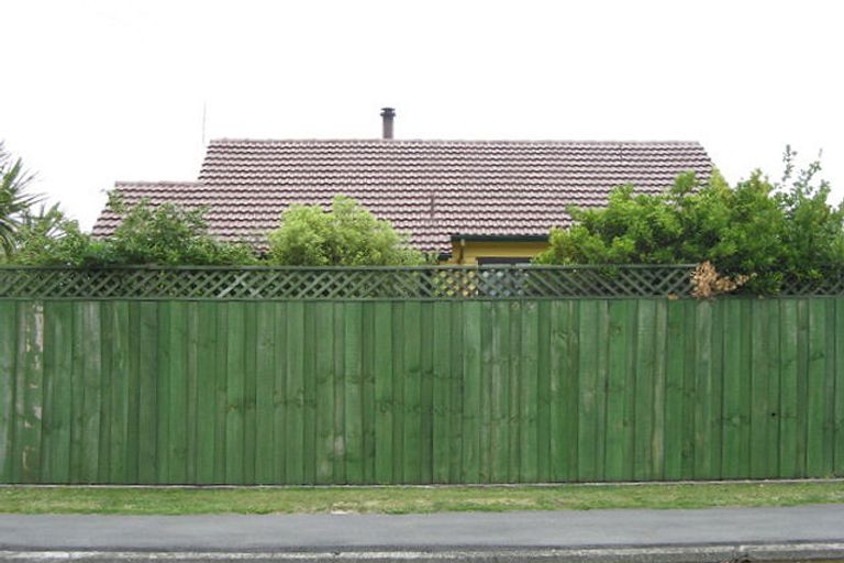 Photo of property in 35 Gould Crescent, Woolston, Christchurch, 8023