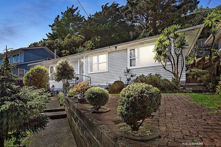 Photo of property in 27 Ahuriri Street, Strathmore Park, Wellington, 6022