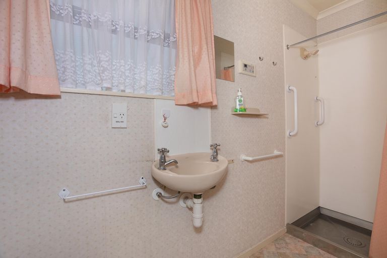 Photo of property in 28 Parnell Heights Drive, Kelvin Grove, Palmerston North, 4414