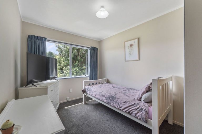 Photo of property in 2 Seagull Place, Whitby, Porirua, 5024