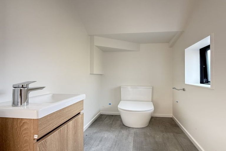 Photo of property in 40 Normanton Street, Glenfield, Auckland, 0629
