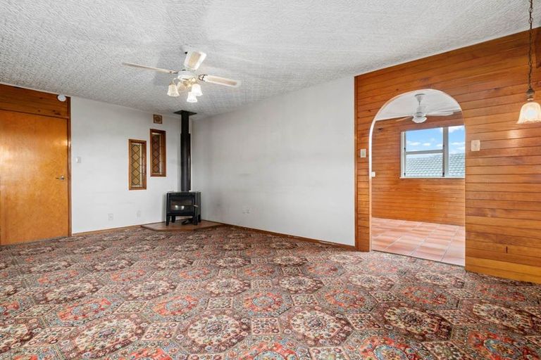 Photo of property in 11 Roick Parade, Glen Eden, Auckland, 0602