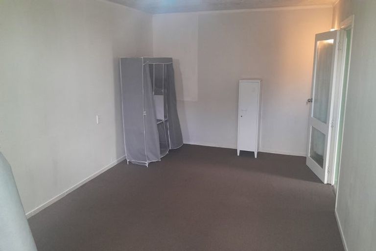 Photo of property in 35 Holland Road, Hillcrest, Auckland, 0627