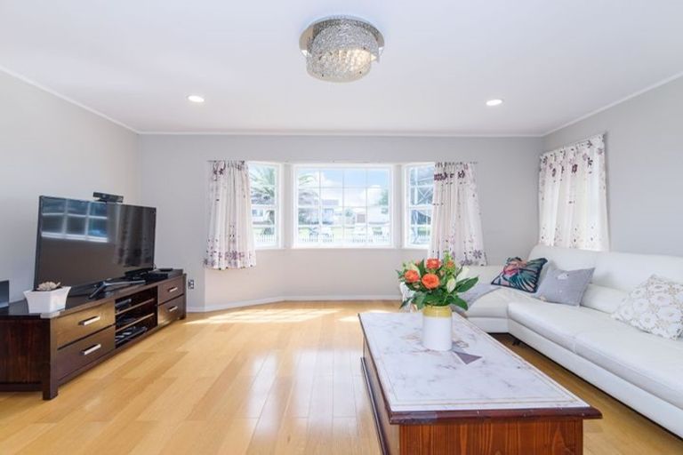 Photo of property in 17 Medina Place, Half Moon Bay, Auckland, 2012