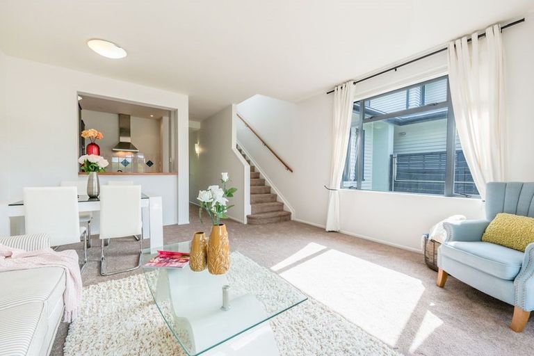 Photo of property in 116/2 Armoy Drive, East Tamaki, Auckland, 2016