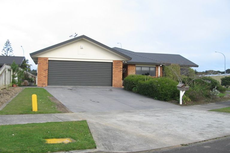 Photo of property in 34 Greenwood Place, Fitzherbert, Palmerston North, 4410