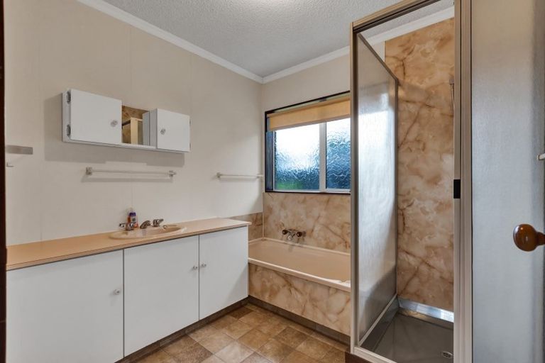 Photo of property in 34 Heta Road, Highlands Park, New Plymouth, 4312