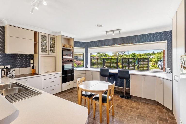 Photo of property in 14 Hurunui Street, Waikanae, 5036