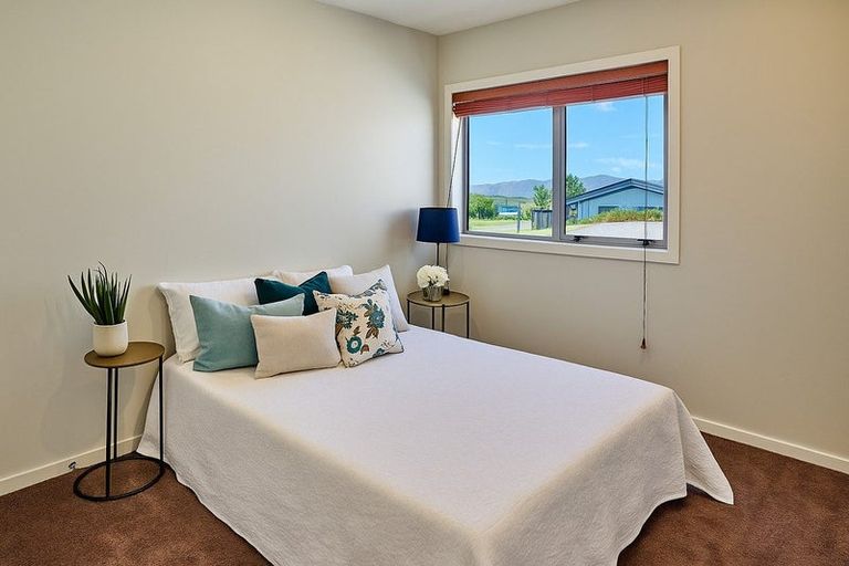 Photo of property in 107 Endeavour Drive, Whitby, Porirua, 5024