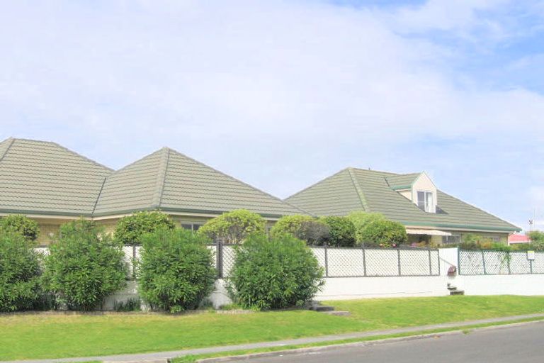 Photo of property in 2/10 Ranch Road, Mount Maunganui, 3116