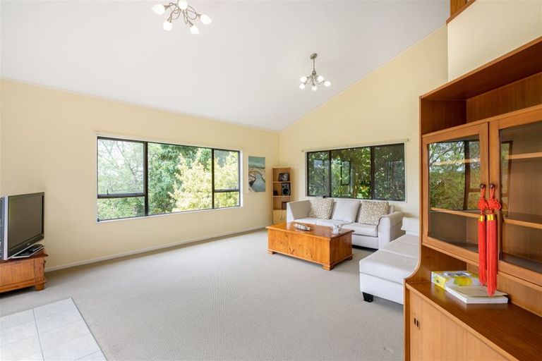 Photo of property in 44 Rhinevale Close, Henderson, Auckland, 0612