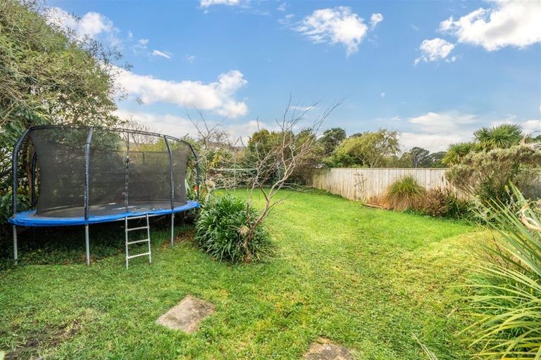 Photo of property in 6 Onehuka Road, Tirohanga, Lower Hutt, 5010