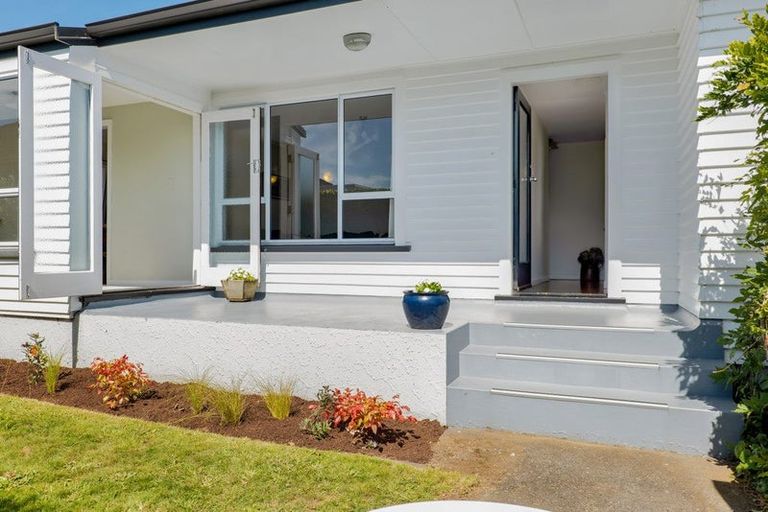 Photo of property in 40 Turakina Street, Merrilands, New Plymouth, 4312