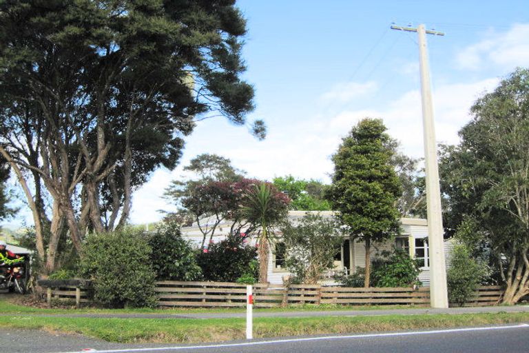 Photo of property in 20 Mcentee Road, Waitakere, Auckland, 0816