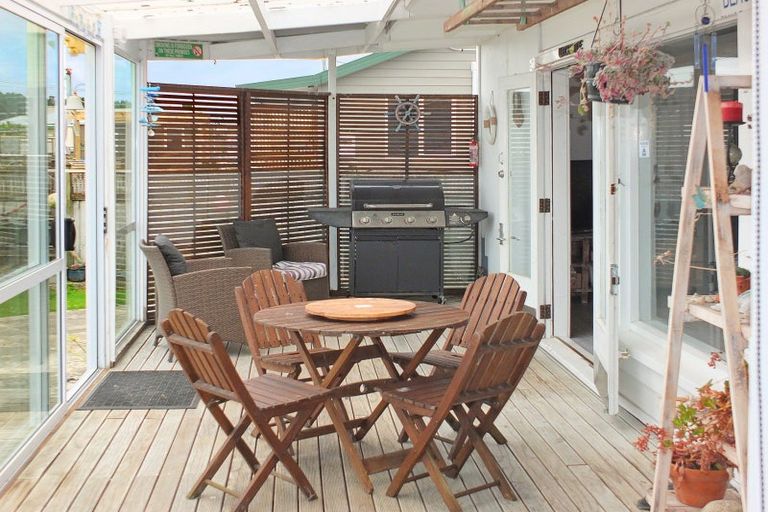 Photo of property in 2a Andresen Street, Foxton Beach, Foxton, 4815