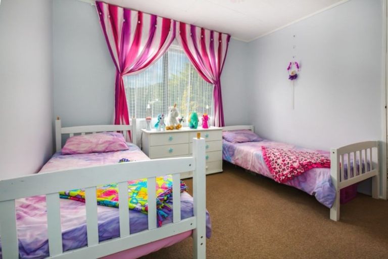 Photo of property in 71 Omapere Street, Whitby, Porirua, 5024