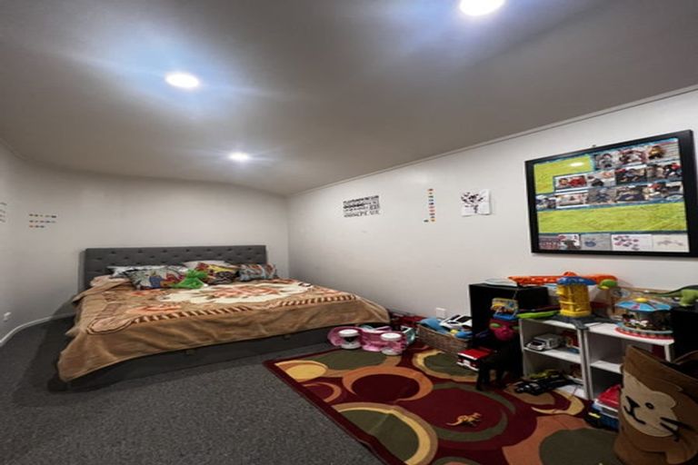 Photo of property in 30 Arlette Place, Massey, Auckland, 0614