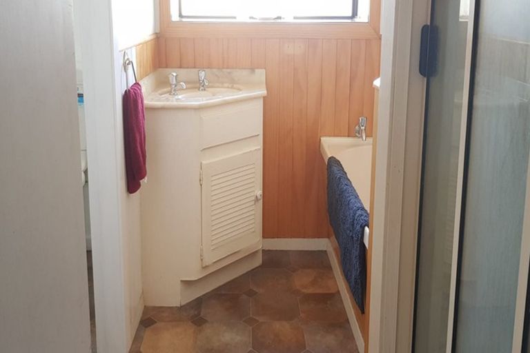 Photo of property in 10 Emlyn Place, Avondale, Christchurch, 8061