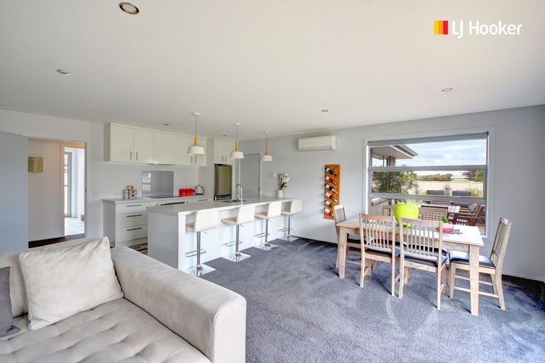 Photo of property in 8 Roblyn Place, Mosgiel, 9024