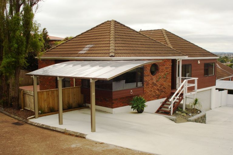 Photo of property in 1/10 Cambric Place, Botany Downs, Auckland, 2010