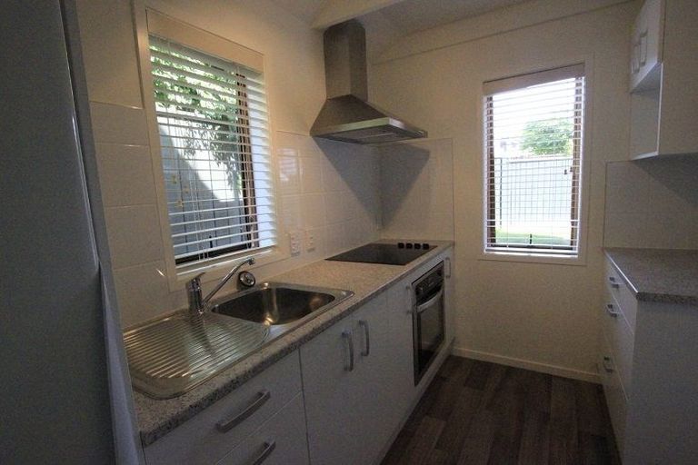 Photo of property in 1/5 Elderwood Lane, Belmont, Auckland, 0622