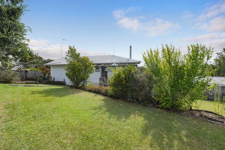 Photo of property in 10 Stallard Place, Glen Eden, Auckland, 0602