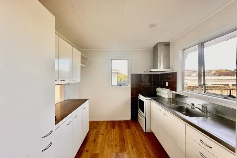 Photo of property in 38 Sharland Avenue, Manurewa, Auckland, 2102