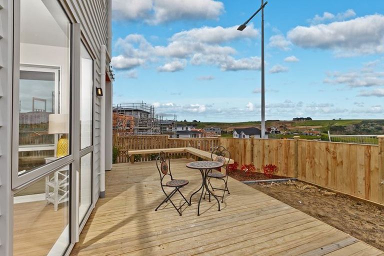 Photo of property in 17 Bounty Road, Long Bay, Auckland, 0630