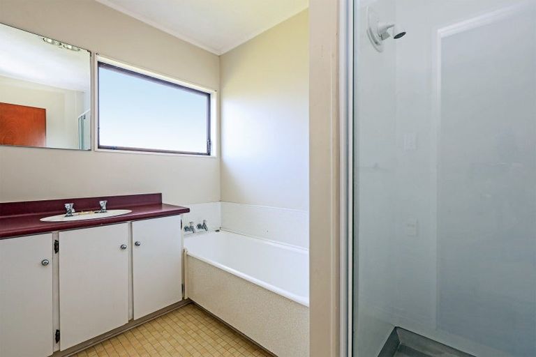 Photo of property in 14 Kaweka Place, Havelock North, 4130