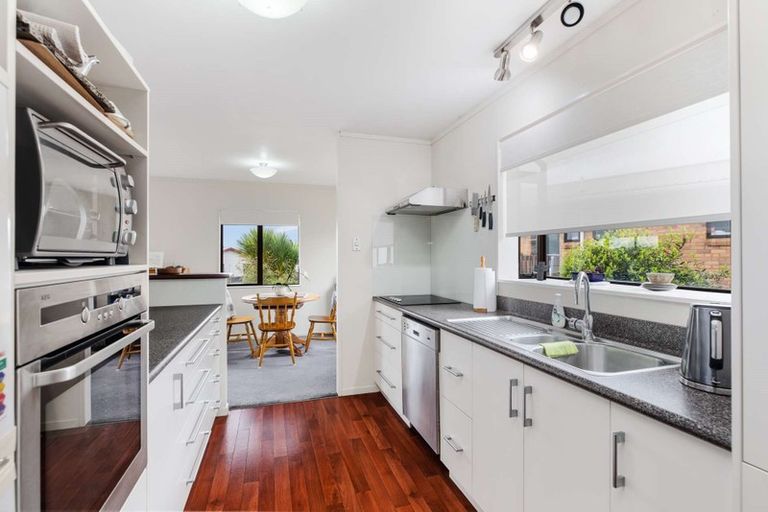 Photo of property in 46 Edgewater Parade, Waiuku, 2123