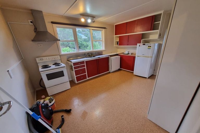 Photo of property in 12 Huntingdon Street, Northland, Wellington, 6012