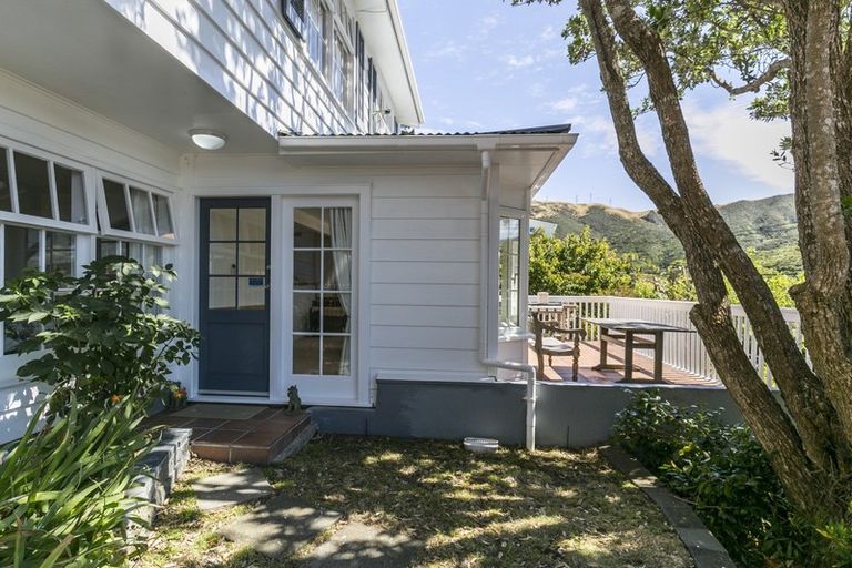 Photo of property in 15 Doris Gordon Crescent, Crofton Downs, Wellington, 6035