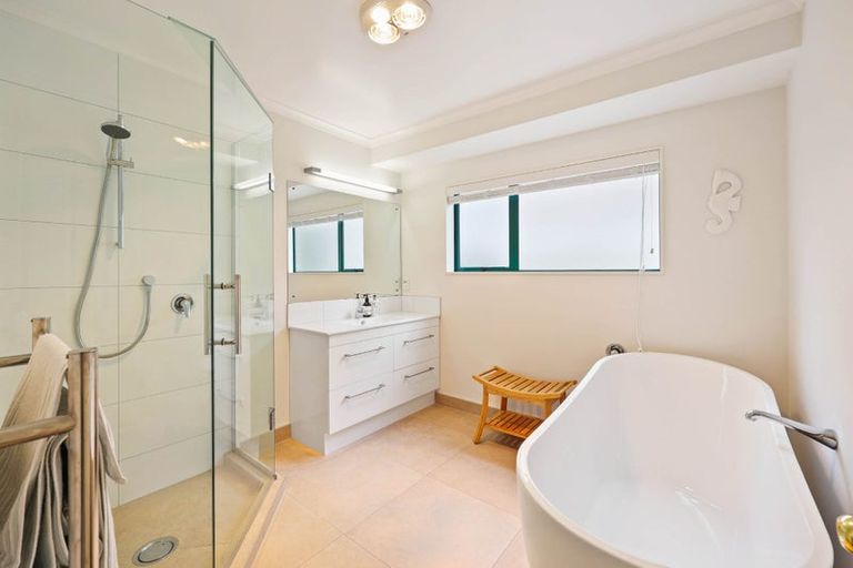 Photo of property in 8 Amesbury Rise, Henderson, Auckland, 0612