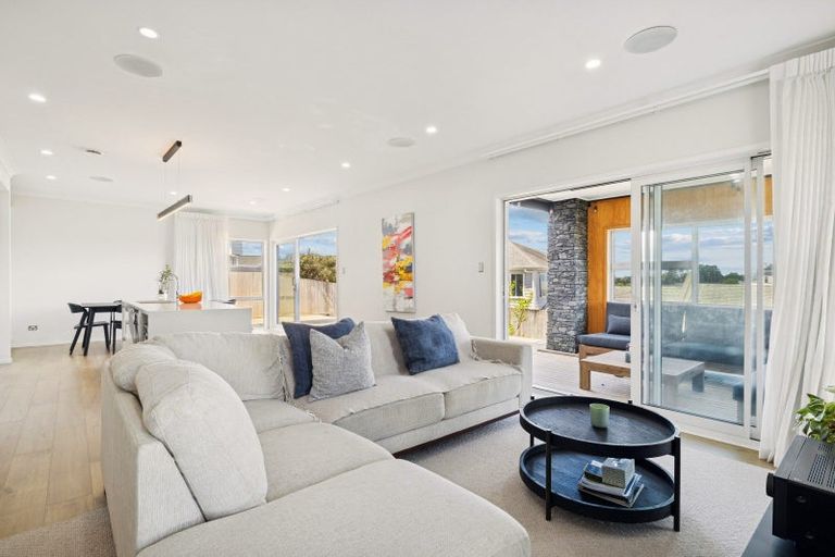 Photo of property in 2 Tauwaka Crescent, Riverhead, 0820