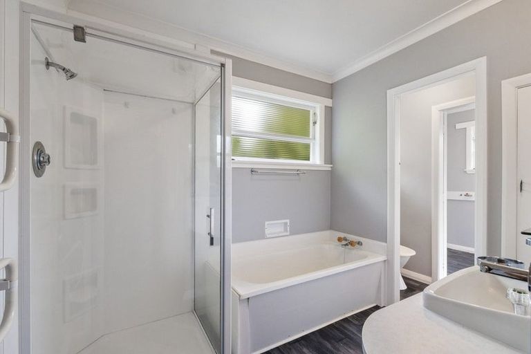 Photo of property in 24 Kent Crescent, Awapuni, Palmerston North, 4412