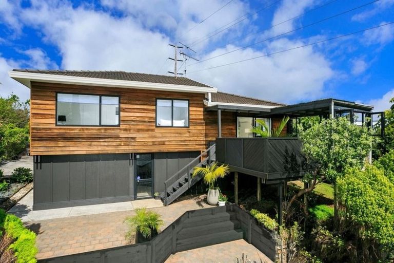 Photo of property in 2/17 Mirovale Place, Totara Vale, Auckland, 0629