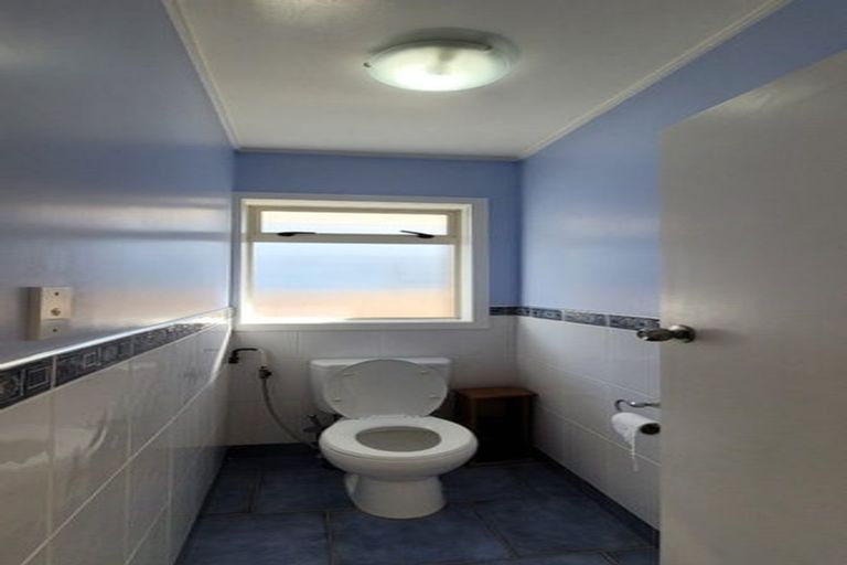 Photo of property in 31 Prince Regent Drive, Half Moon Bay, Auckland, 2012